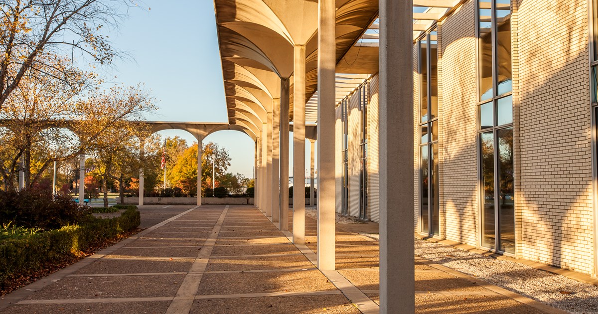 Pine Bluff Public Library